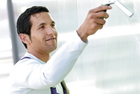 Foto: Ein Gebäudereiniger bei der Arbeit Foto: Ein Gebäudereiniger bei der Arbeit